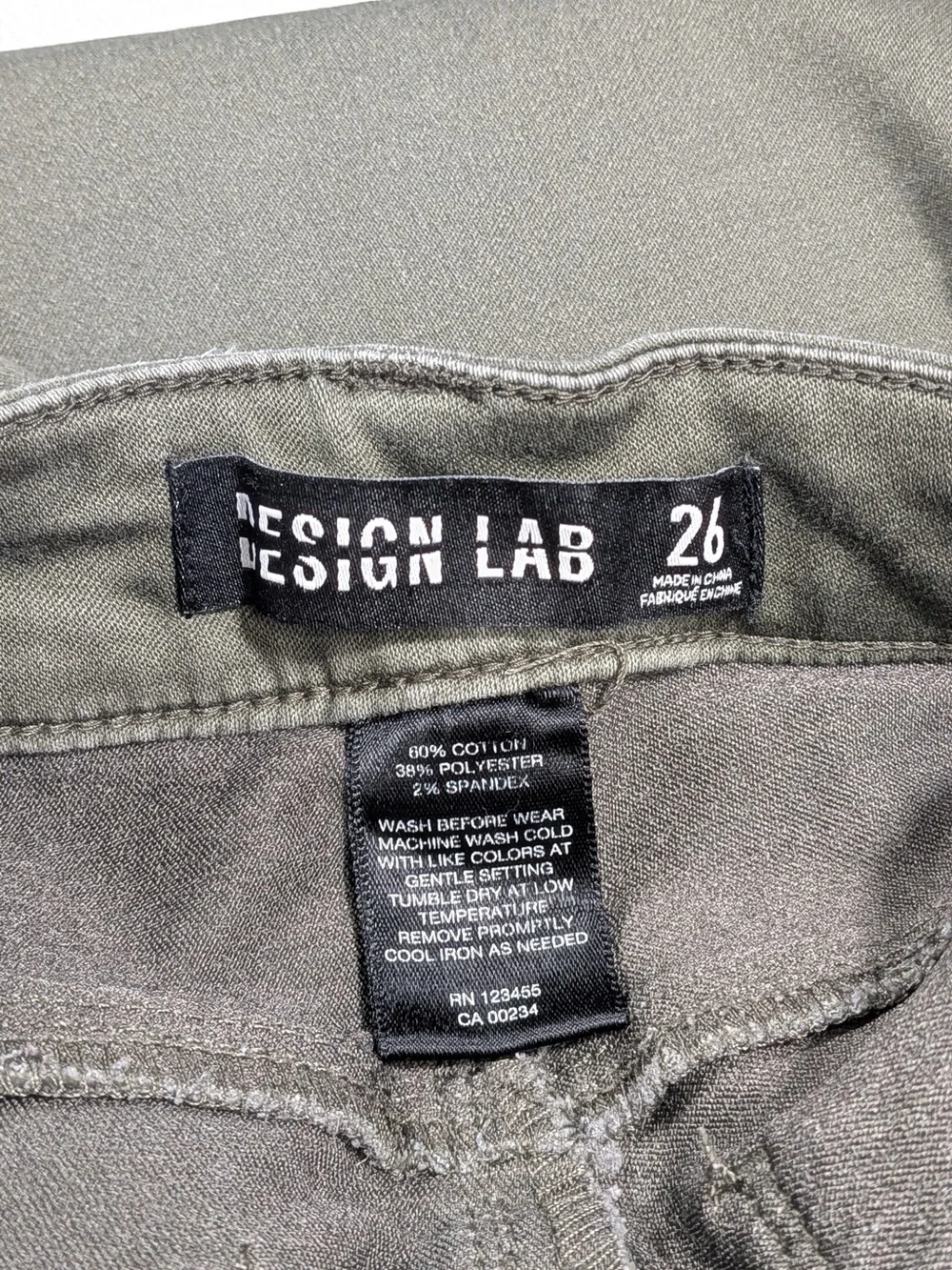 Design Lab Skinny Pants- with flaw - Picture 5 of 11